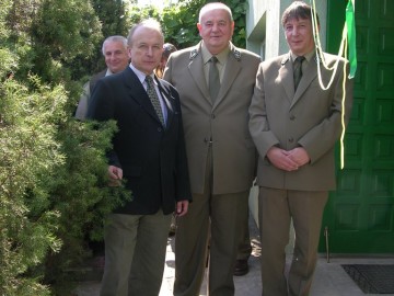 Otwarcie sali edukacyjnej ZNPK  Przedbórz  2004,na pierwszym planie dyr. Hieronim Andrzejewski dalej dyr. ZNPK Zbigniew Janecki, nadl. nctwa Przedbórz Andrzej Gapiński,